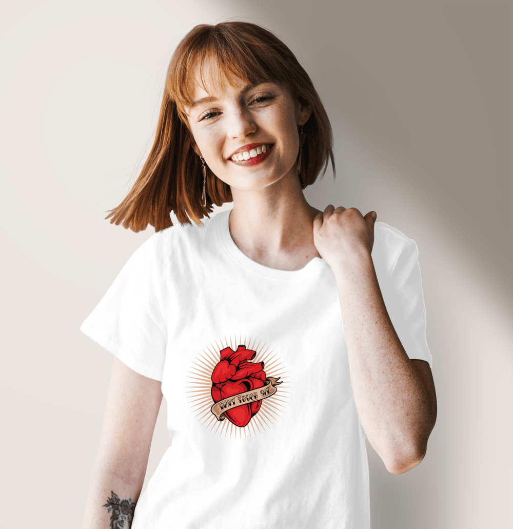 Dont Touch Me ve Kalp Baskılı Beyaz Bisiklet Yaka T-shirt